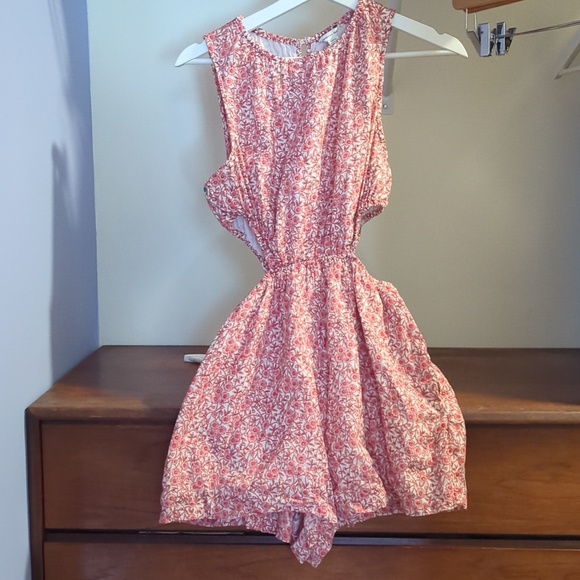 Floral Cutout Romper - Picture 2 of 5